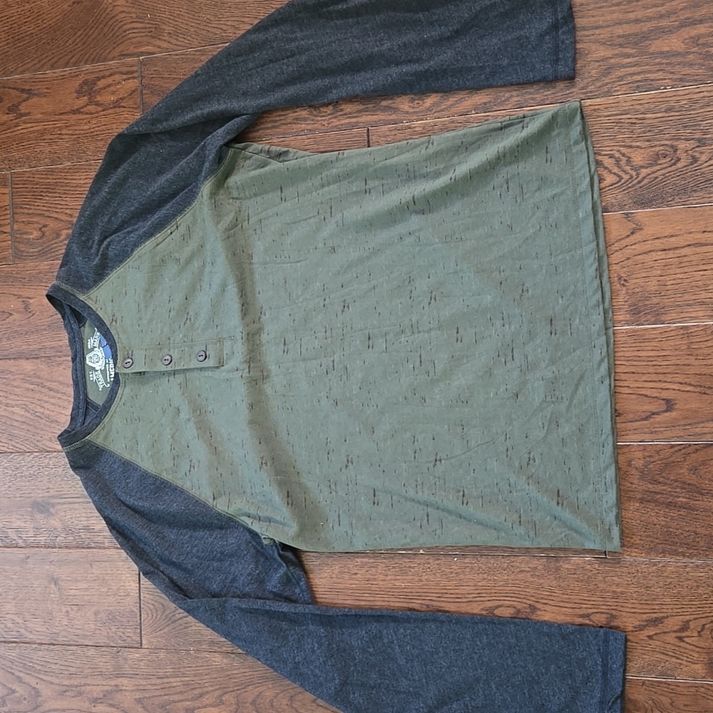 American Rag Cie NWT Mens Camo Raglan Sleeve Henley Shirt Grey Medium